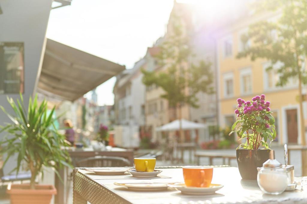 Příslušenství pro přípravu čaje a kávy v ubytování Insel-Hotel-Lindau