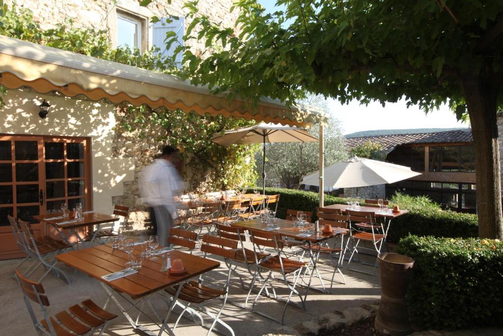 Restaurace v ubytování Domaine Les Mejeonnes