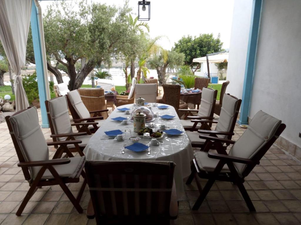 Restaurace v ubytování Punta Bianca Suite & Home Experience