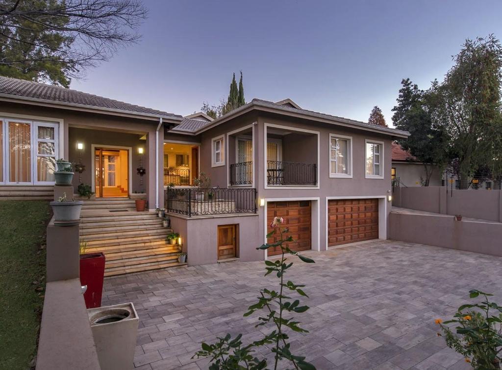 6 On Acacia, Johannesburg (updated prices 2024)