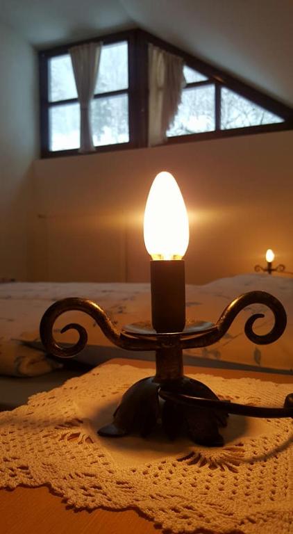 Postel nebo postele na pokoji v ubytování Apartments Pod macesnovo streho