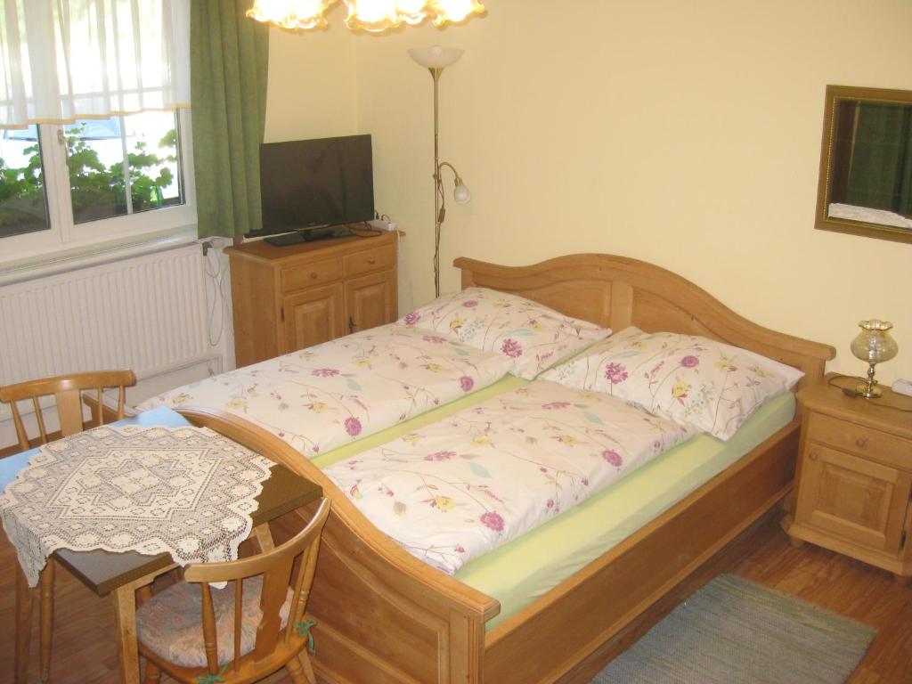 A bed or beds in a room at Ferienhaus Mendlingbauer