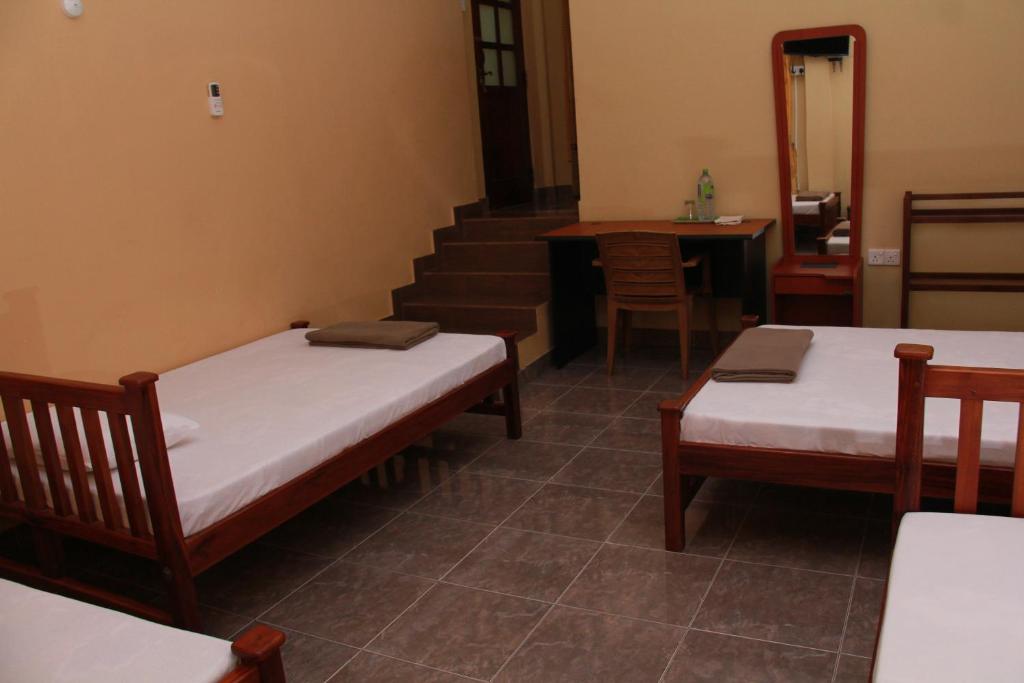 Postel nebo postele na pokoji v ubytování Anura Guest Inn
