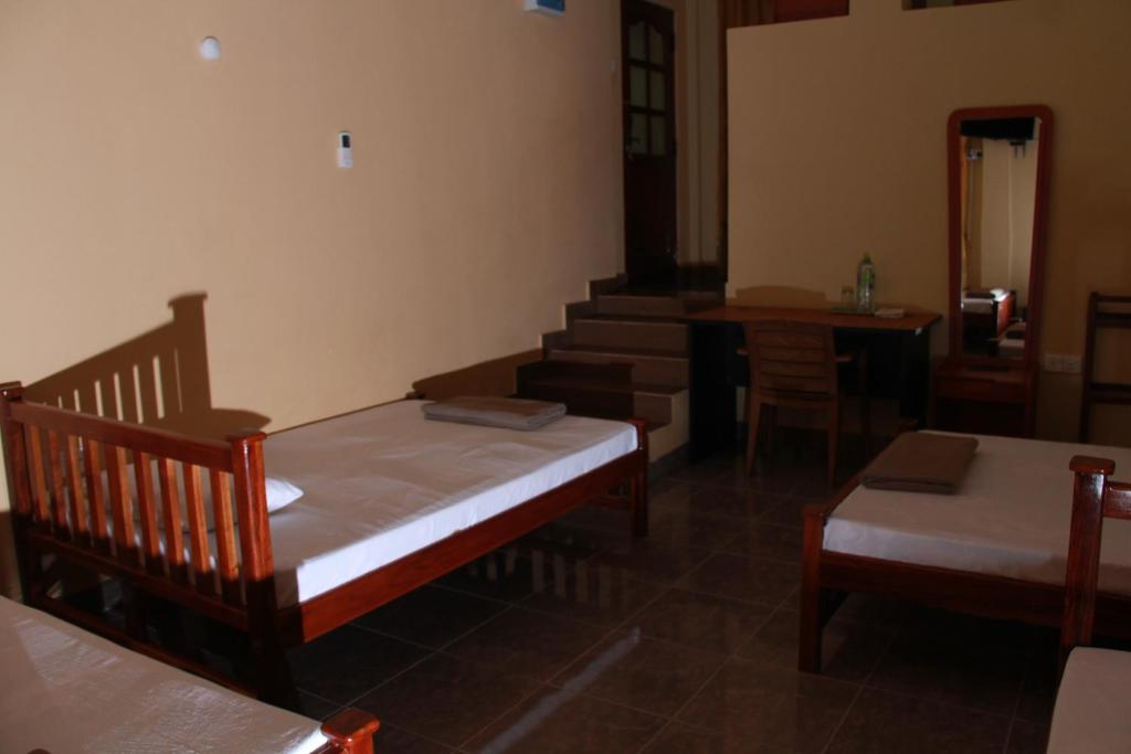 Postel nebo postele na pokoji v ubytování Anura Guest Inn