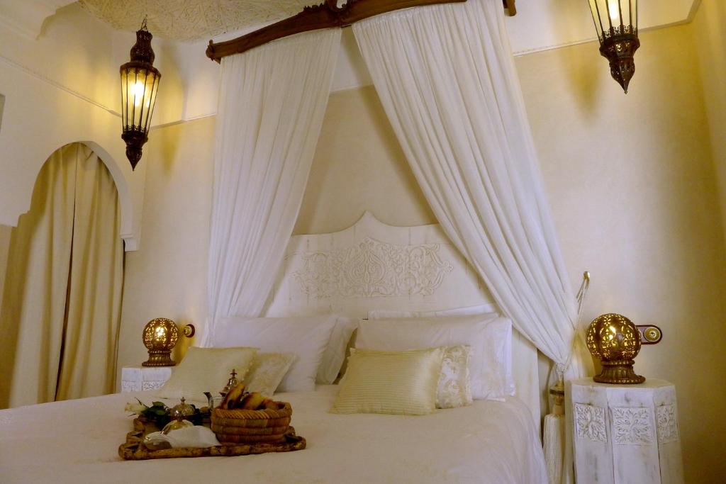 Postel nebo postele na pokoji v ubytování Riad Palacio De Las Especias