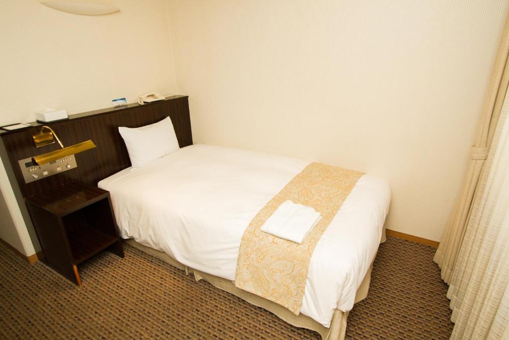 
Tempat tidur dalam kamar di Hotel Yokohama Camelot Japan
