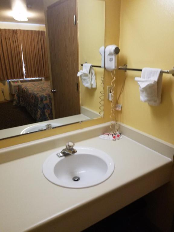 Koupelna v ubytování Travelodge by Wyndham Wenatchee