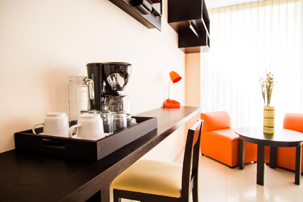 Příslušenství pro přípravu čaje a kávy v ubytování Inn Express Hotel Tula
