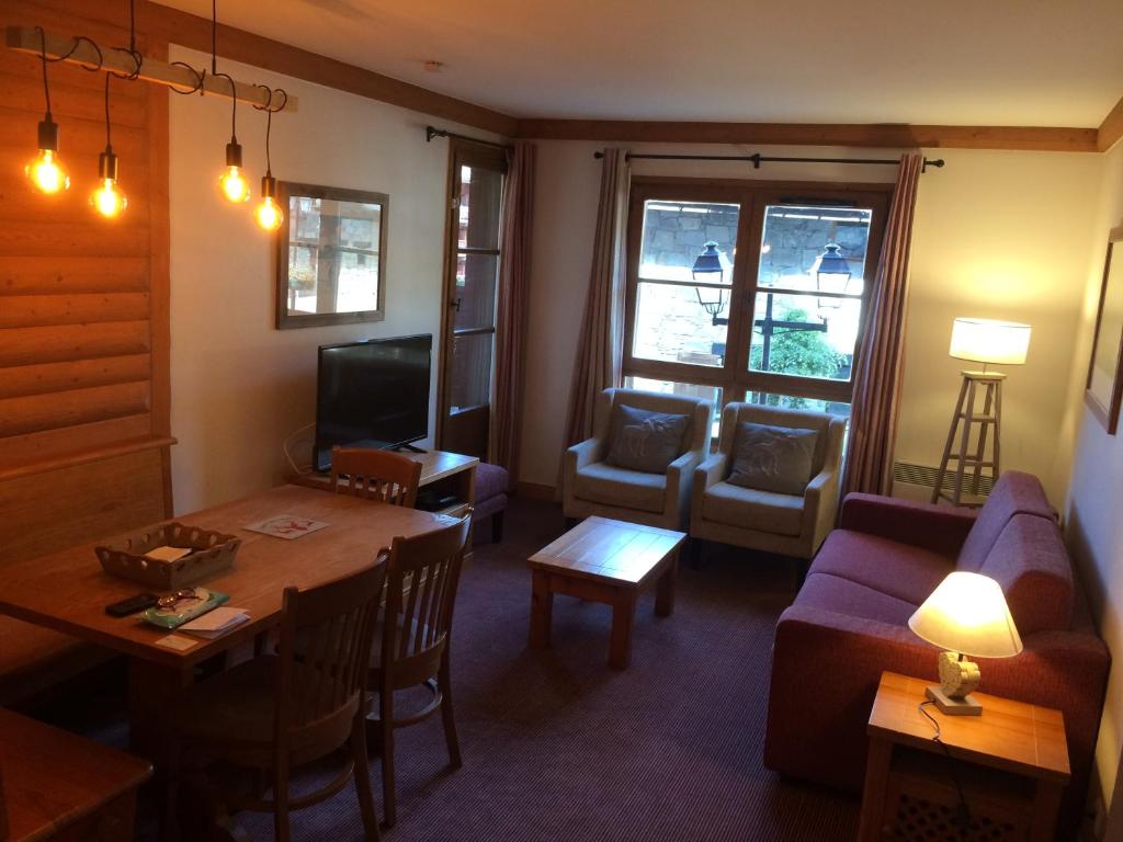 a living room with a table and a couch at Les Arcs 1950 - appartement 6 pers. in Arc 1950