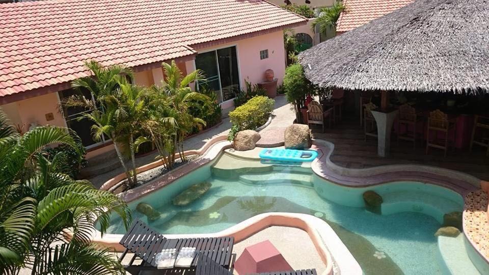 Bazén v ubytování Pandora By Jida Lifestyle Hotel nebo v jeho okolí