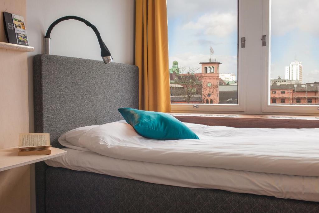 Postel nebo postele na pokoji v ubytování Moment Hotels
