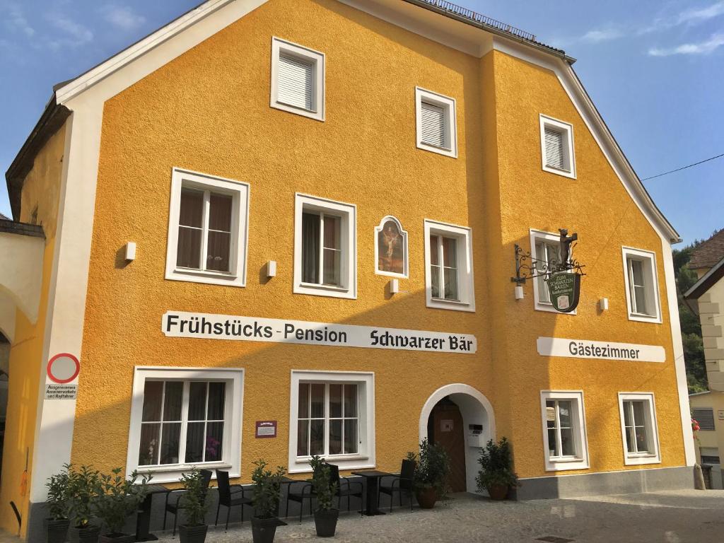 a large orange building withcriptions on the front of it at Gasthof-Pension Schwarzer Bär in Waidhofen an der Ybbs