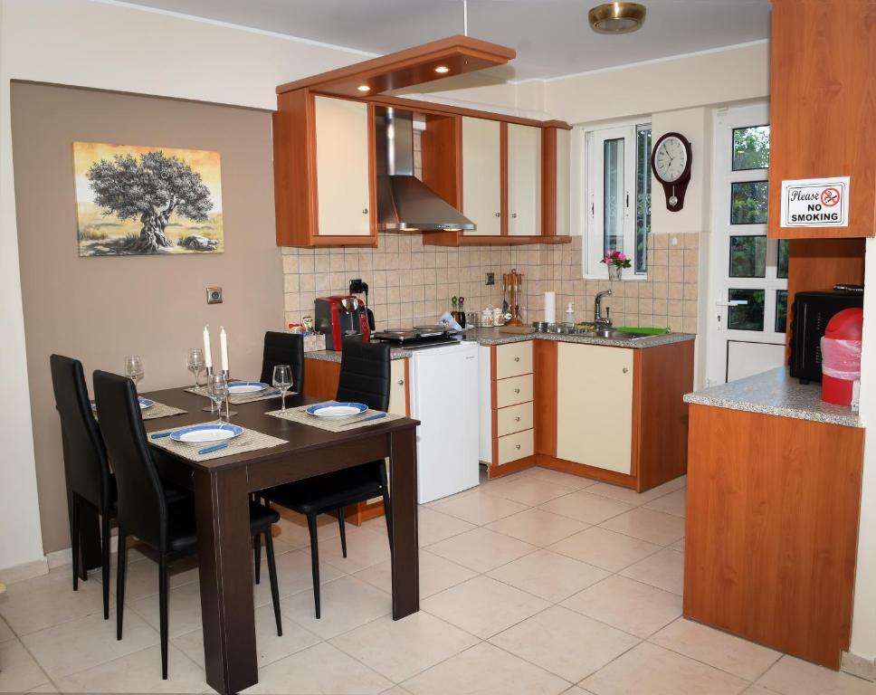 Kuchnia lub aneks kuchenny w obiekcie Cozy Apartments near the airport