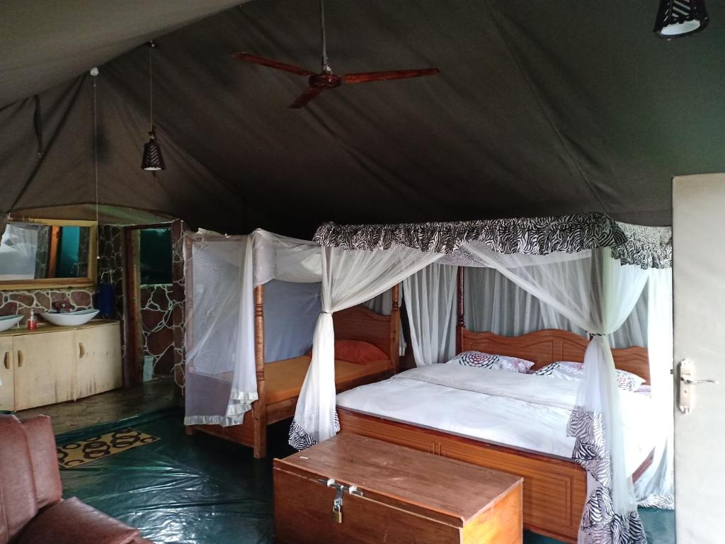 Postel nebo postele na pokoji v ubytování Mara Duma Bush Camp