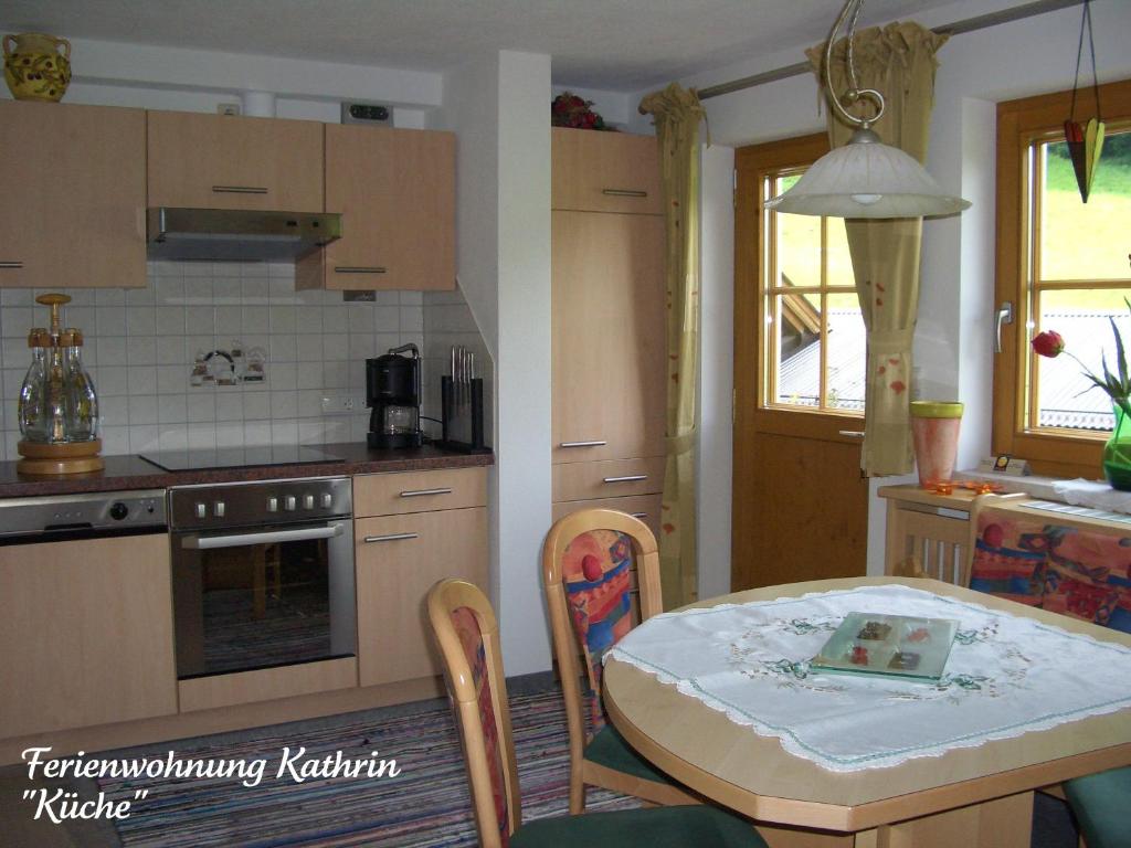 Kuchyň nebo kuchyňský kout v ubytování Haus Bichl