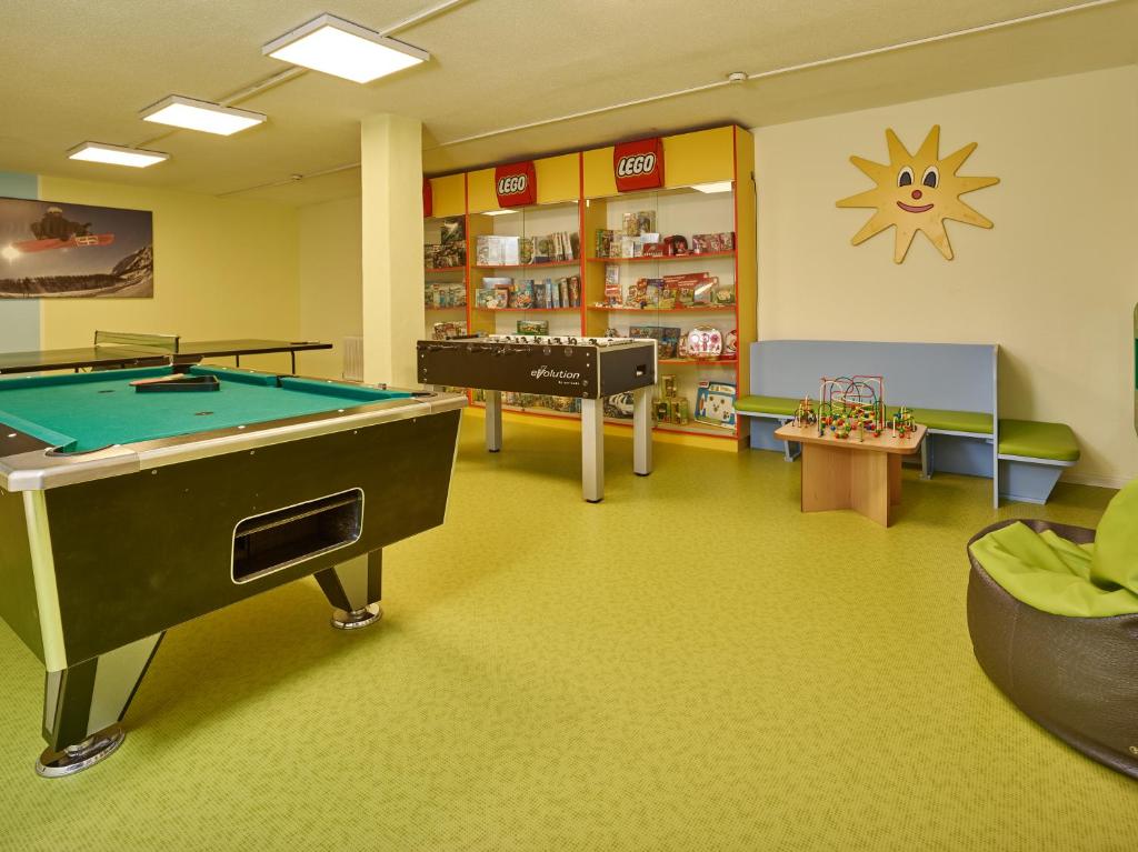 Biliár nebo kulečník v ubytování Hotel Seefelderhof