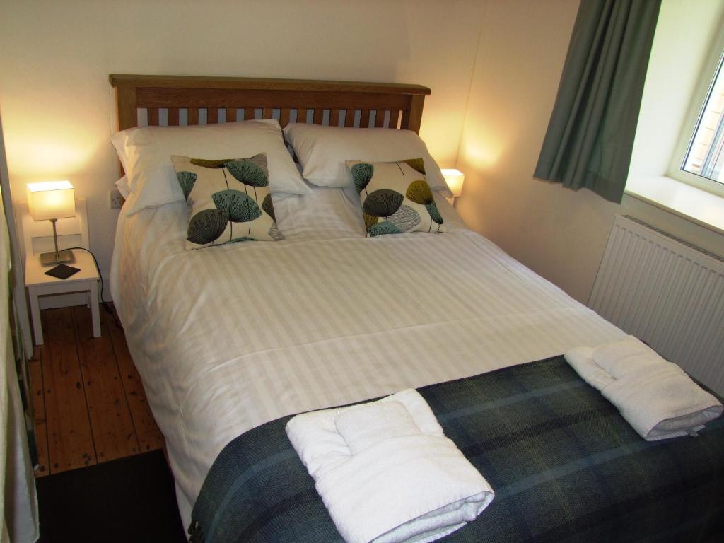 1 Room available.