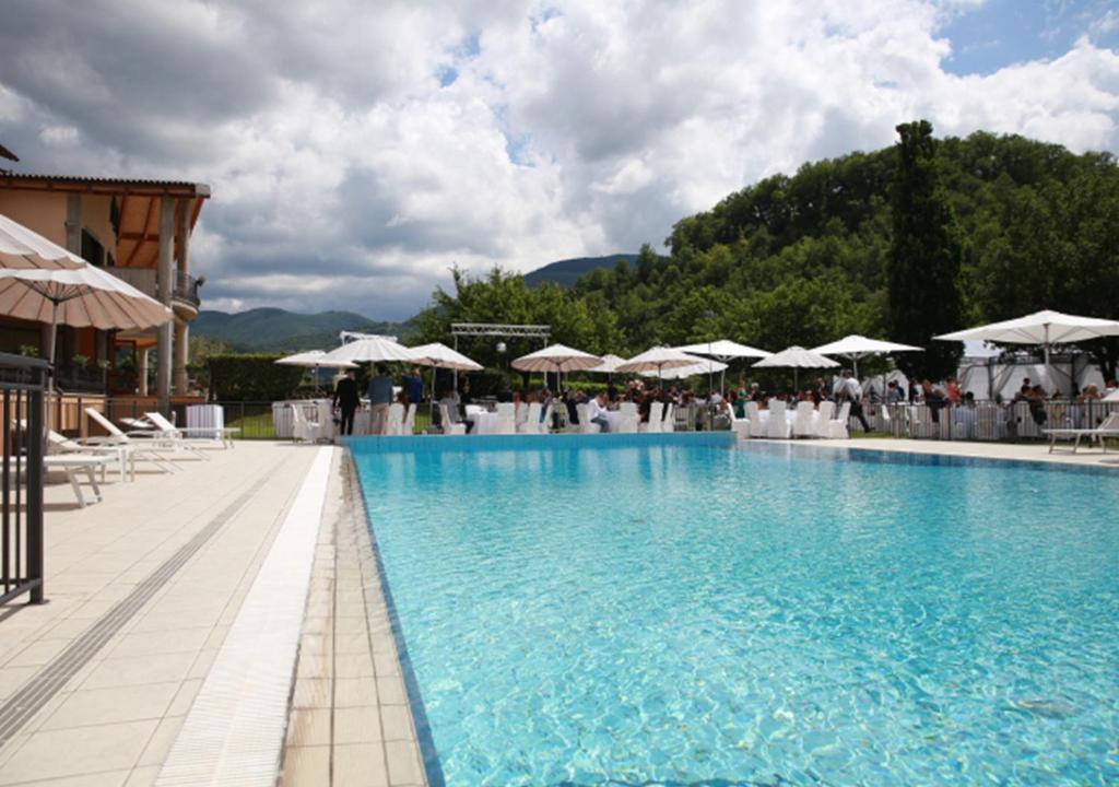 Bazén v ubytování Grand Hotel Elite nebo v jeho okolí