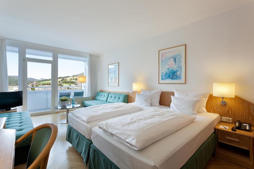 Postel nebo postele na pokoji v ubytování Sauerland Stern Hotel