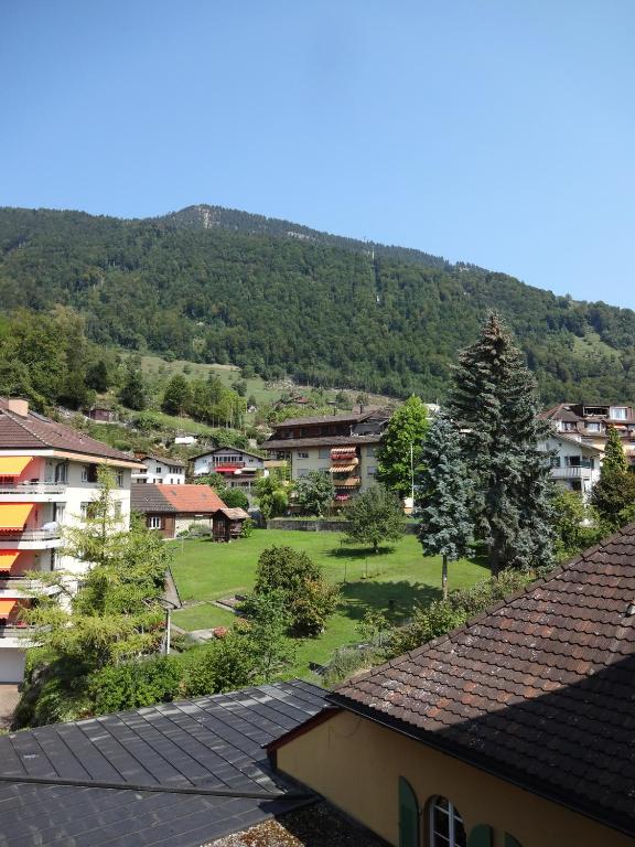 Nespecifikovaný výhled na hory nebo výhled na hory při pohledu z hotelu