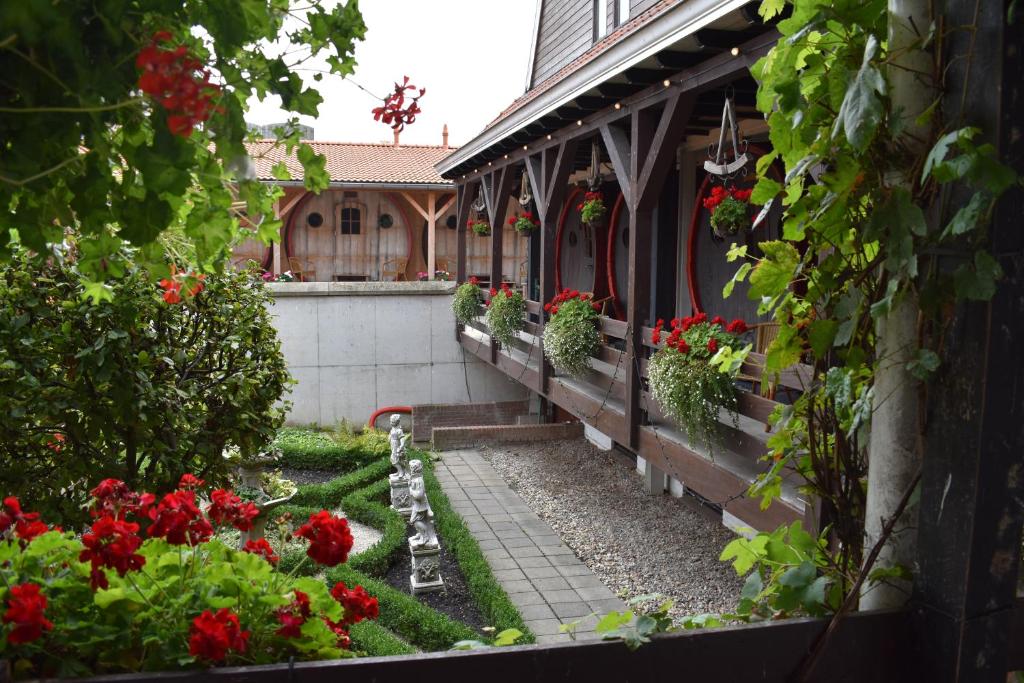 Aed väljaspool majutusasutust Hotel De Vrouwe van Stavoren