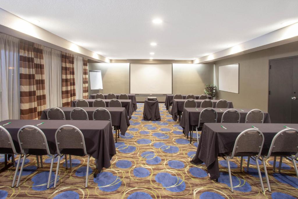 Wyndham Garden Fort Wayne photo