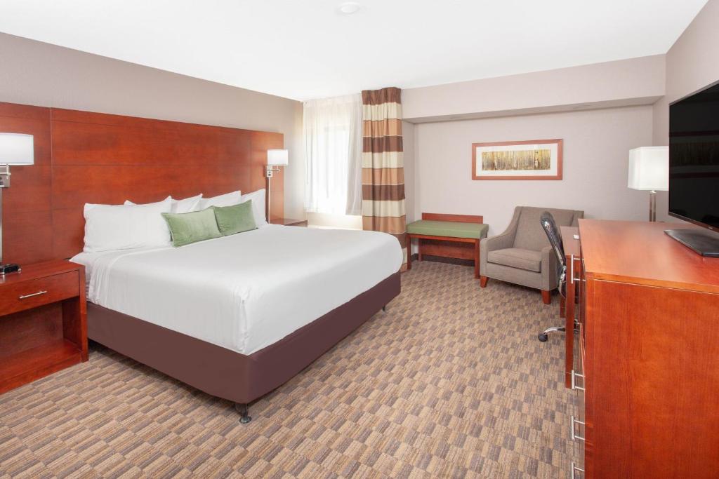 Wyndham Garden Fort Wayne - King Room - Non-Smoking