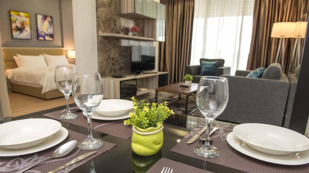 TV a/nebo společenská místnost v ubytování Encorp Marina Suites By Iconic Bliss