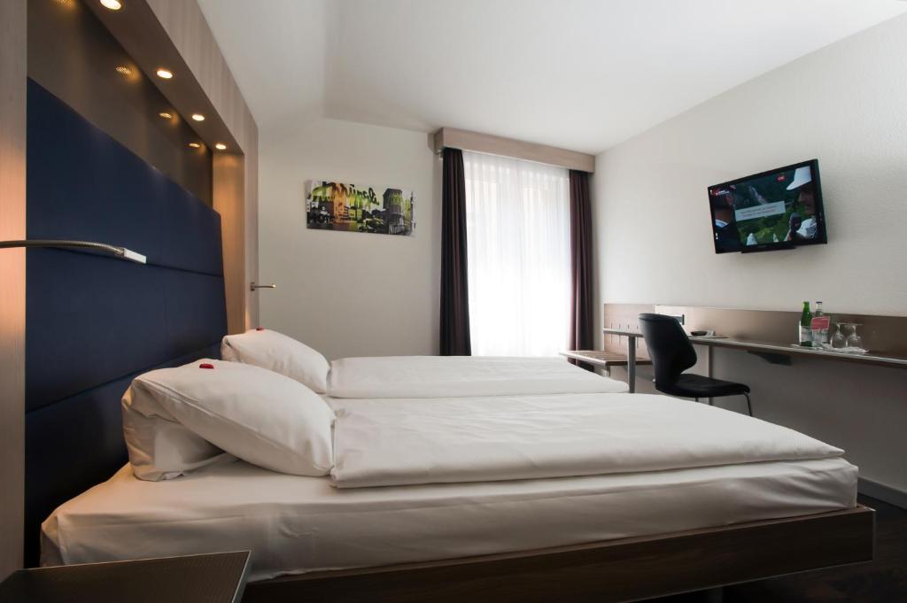 Postel nebo postele na pokoji v ubytování Hotel Alexander Zurich Old Town