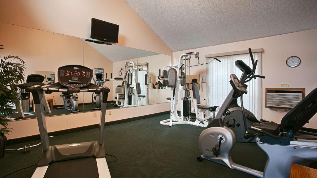 Fitness centrum a/nebo fitness zařízení v ubytování RiverTree Inn & Suites