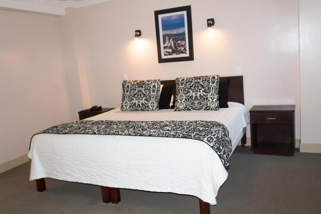 Postel nebo postele na pokoji v ubytování Hotel Novalux
