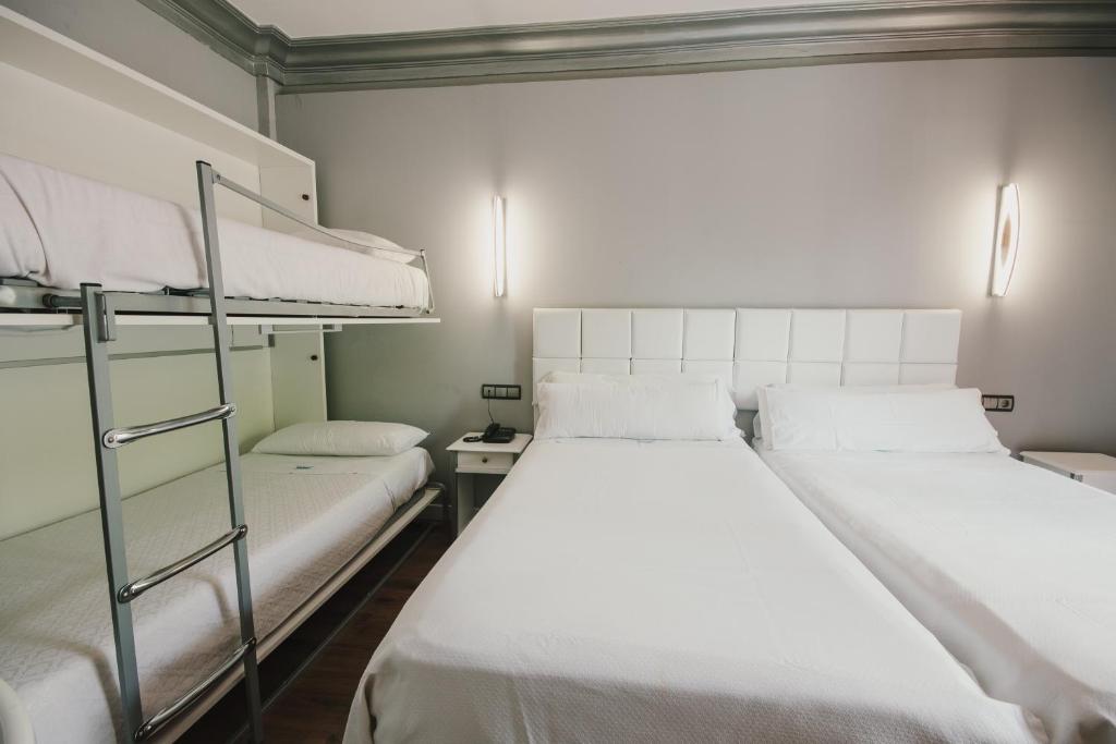 A bed or beds in a room at Los Angeles Hotel & Spa