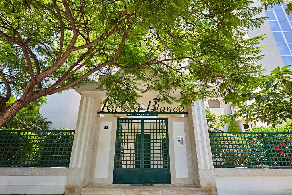 Beferent Riviera Blanca Golf - Playa, Alicante – Prezzi ...