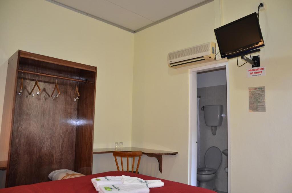 Télévision ou salle de divertissement dans l'établissement Hotel Romi