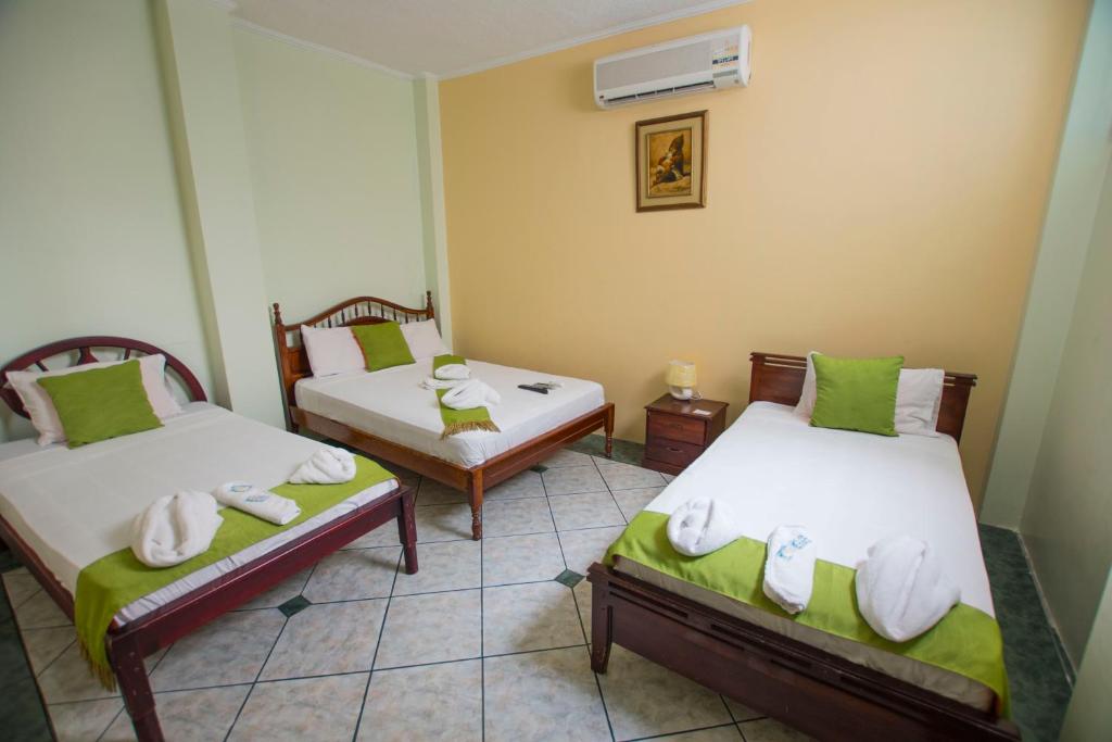 Postel nebo postele na pokoji v ubytování Hostal Andry