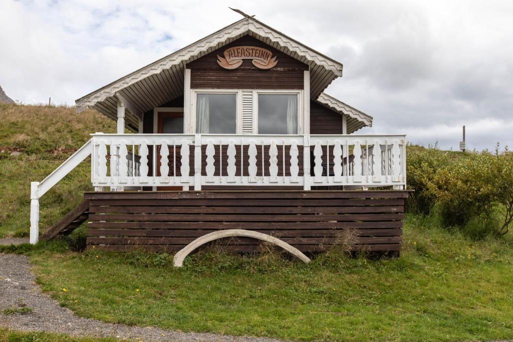 Byggingin sem gistihúsið er í