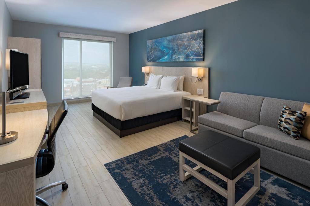 TV a/nebo společenská místnost v ubytování Hyatt Place San Pedro