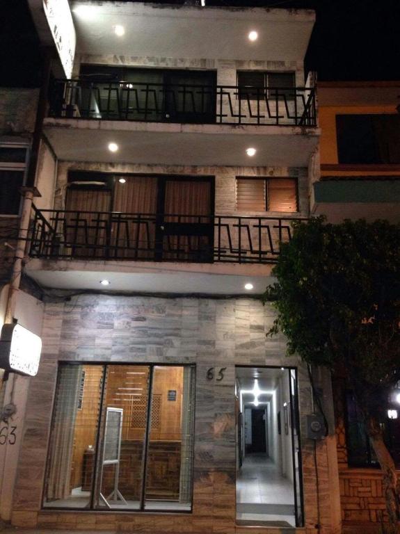 a building with a balcony on top of it at Hotel Maria Luisa in Iguala de la Independencia