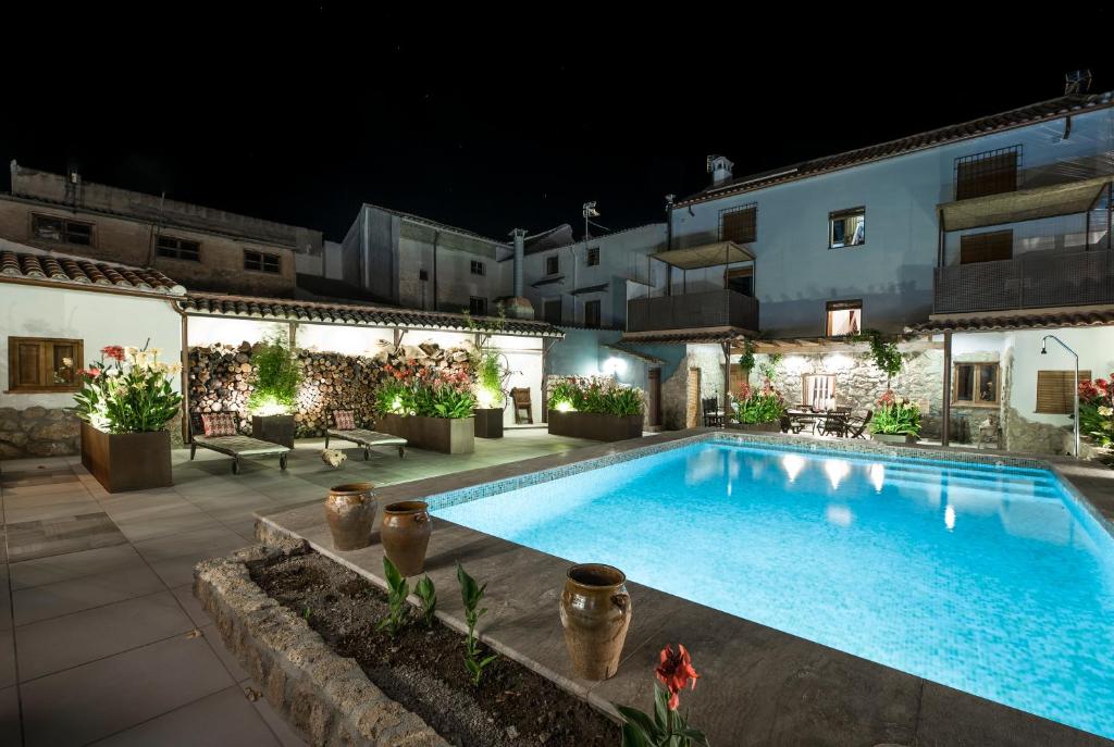 a swimming pool in front of a building at night at Manuel de La Capilla in Arbuniel