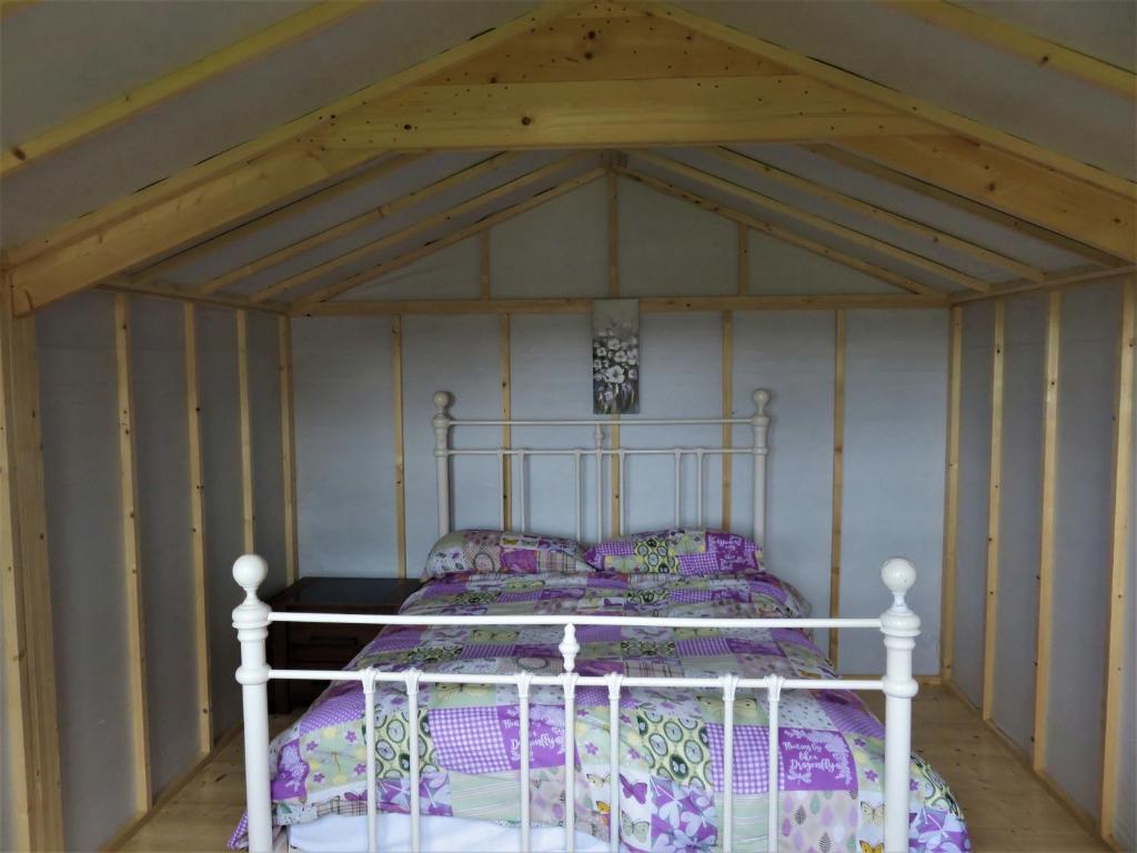 Postel nebo postele na pokoji v ubytování Shannon Estuary Glamping