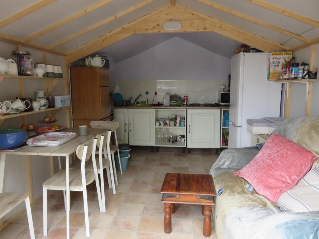 Kuchyň nebo kuchyňský kout v ubytování Shannon Estuary Glamping