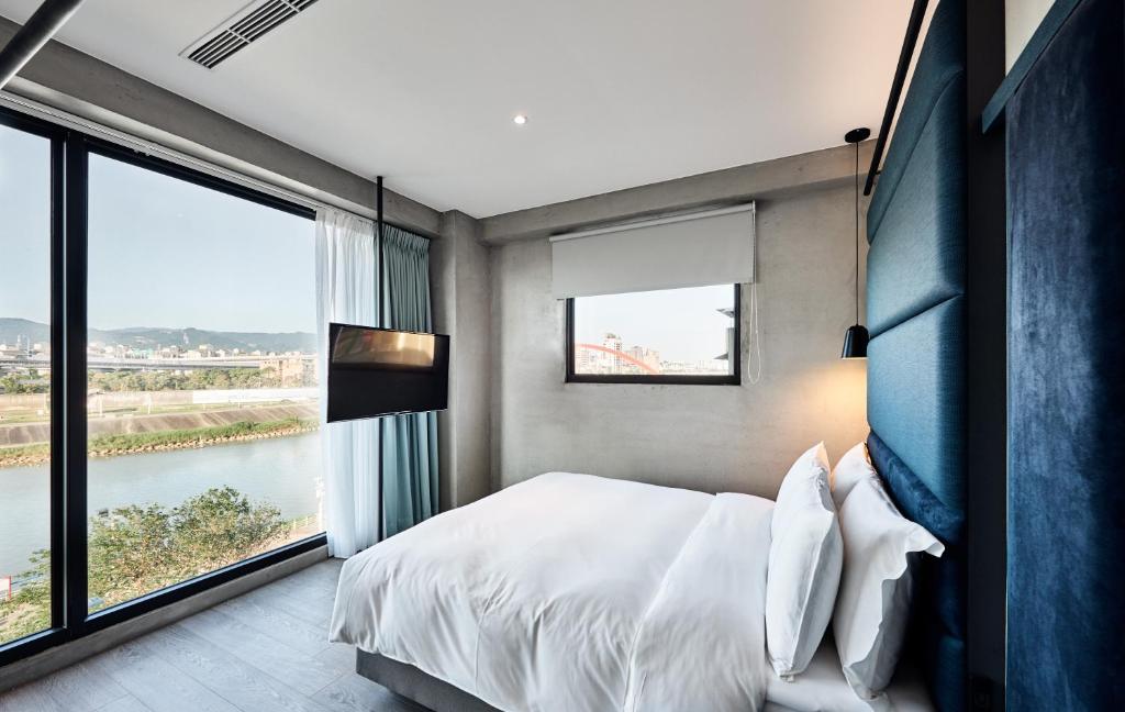 מיטה או מיטות בחדר ב-Waterfront Hotel