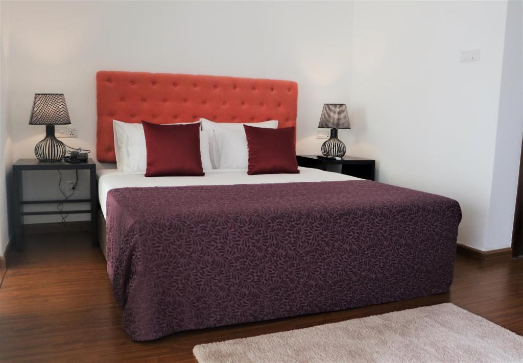 Postel nebo postele na pokoji v ubytování Daffodils Beach Negombo