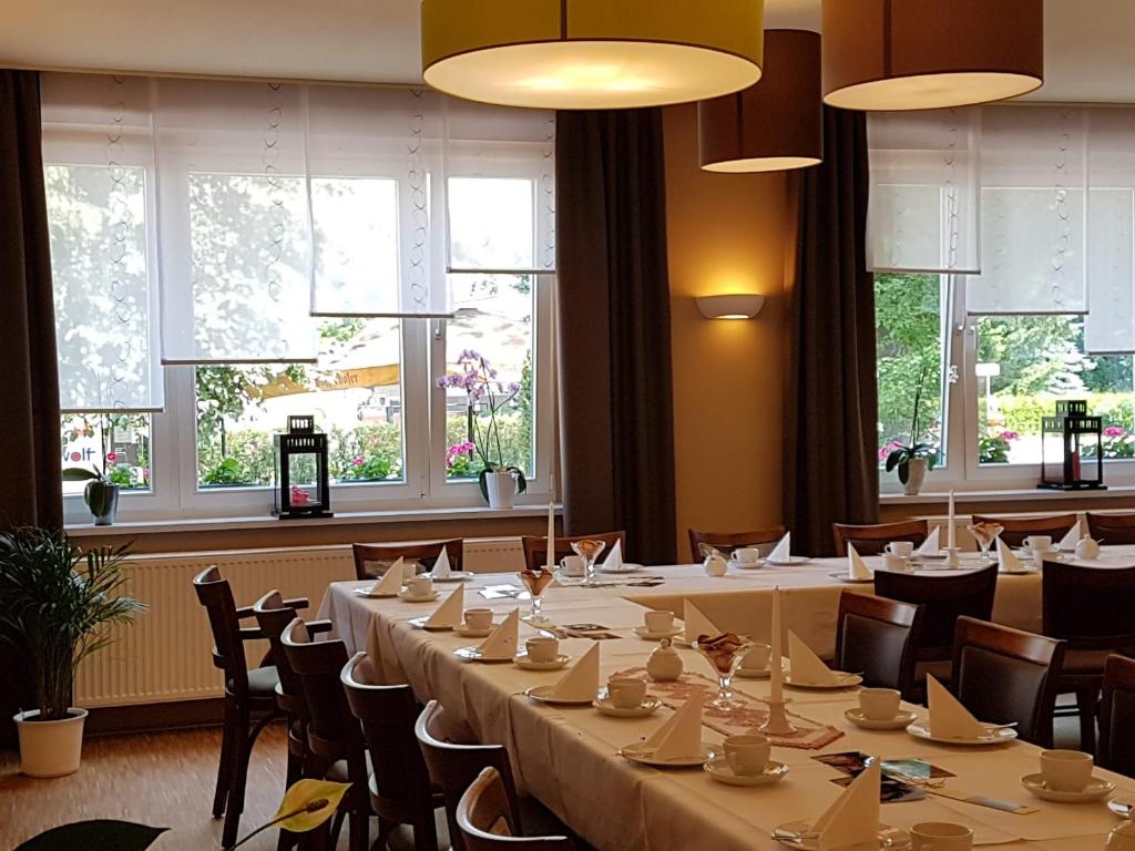 Restaurace v ubytování Gasthof Zur Friedenseiche