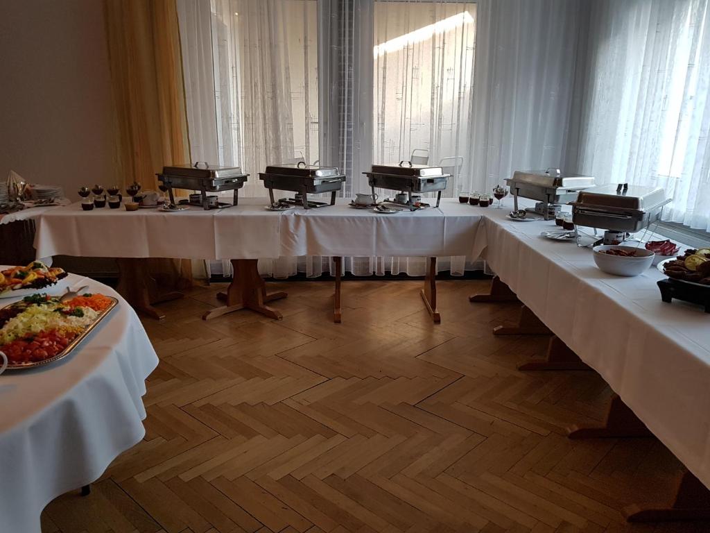 Jídlo v hotelu nebo okolí
