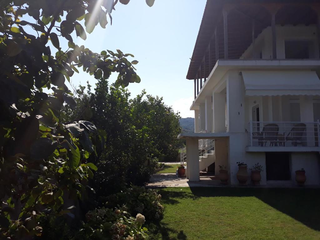 Kép The green garden villa by the sea! szállásáról Ajókamboszban a galériában