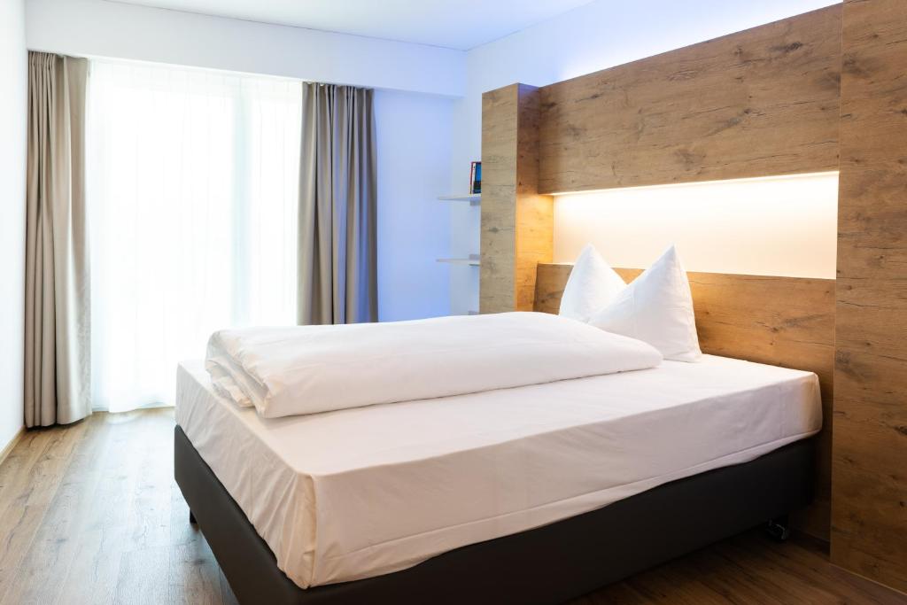 Postel nebo postele na pokoji v ubytování TRIP INN JET HOTEL Zürich Airport