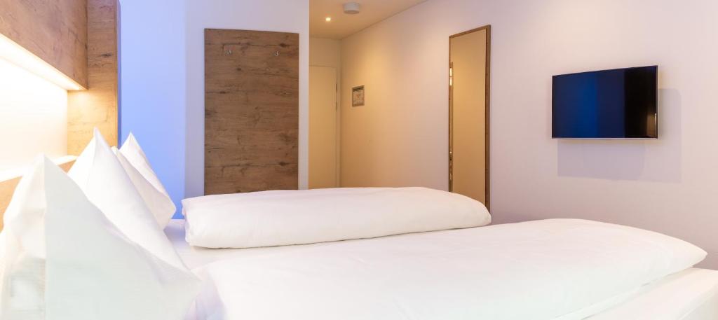 Postel nebo postele na pokoji v ubytování TRIP INN JET HOTEL Zürich Airport