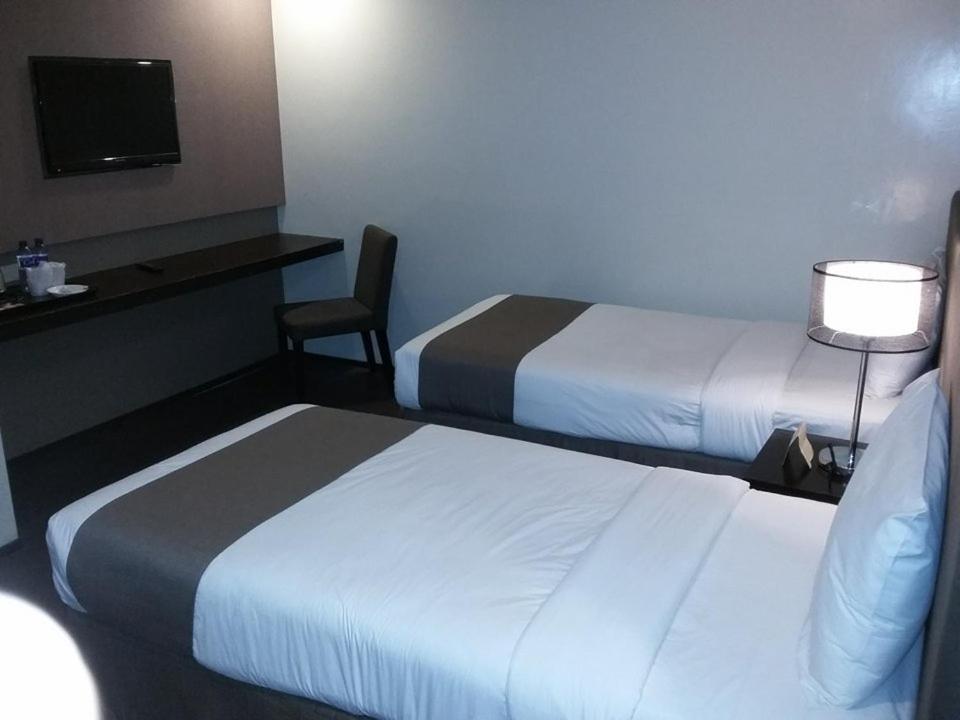 Postel nebo postele na pokoji v ubytování GT Hotel Iloilo