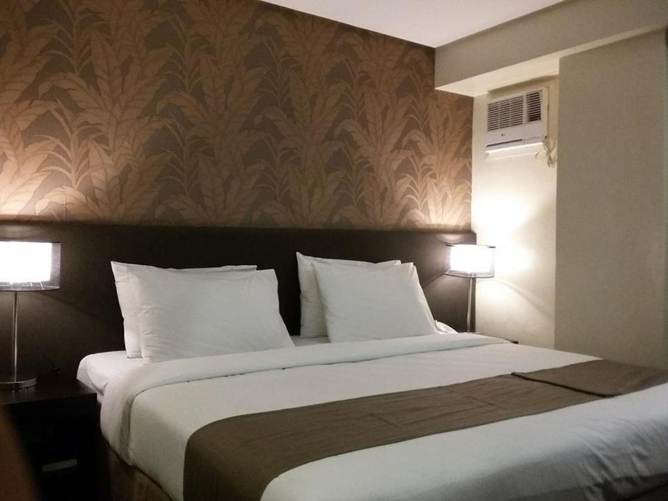Postel nebo postele na pokoji v ubytování GT Hotel Iloilo